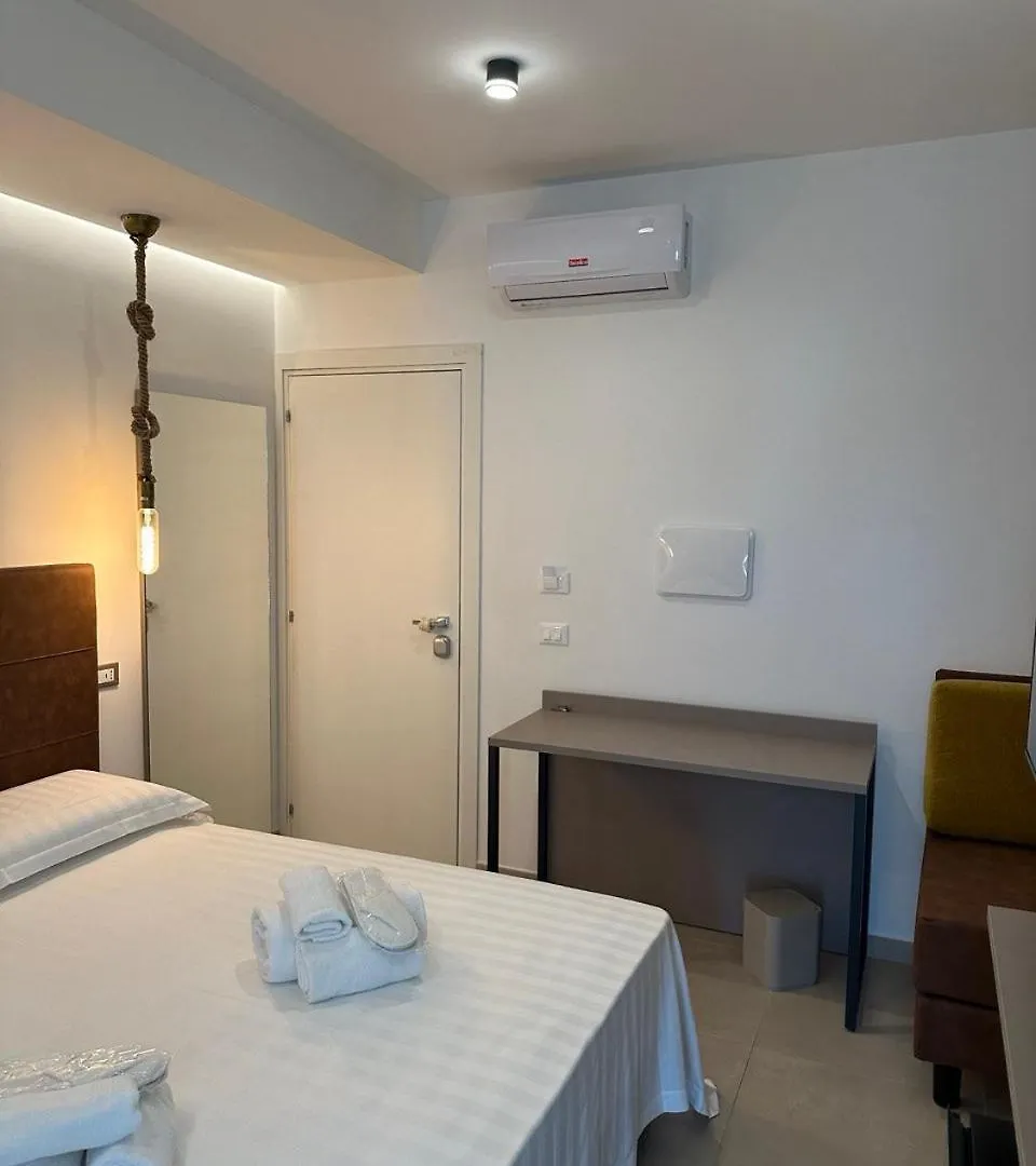 Amani Chic Rooms Ольбия Италия