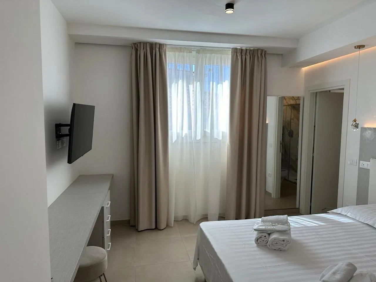 Amani Chic Rooms Ольбия Гостевой дом