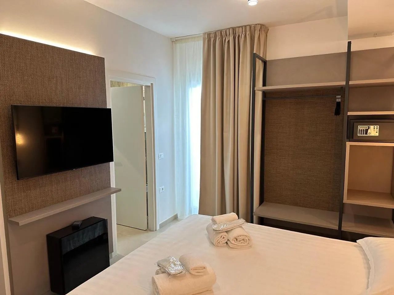 Amani Chic Rooms Olbia 0*,  İtalya