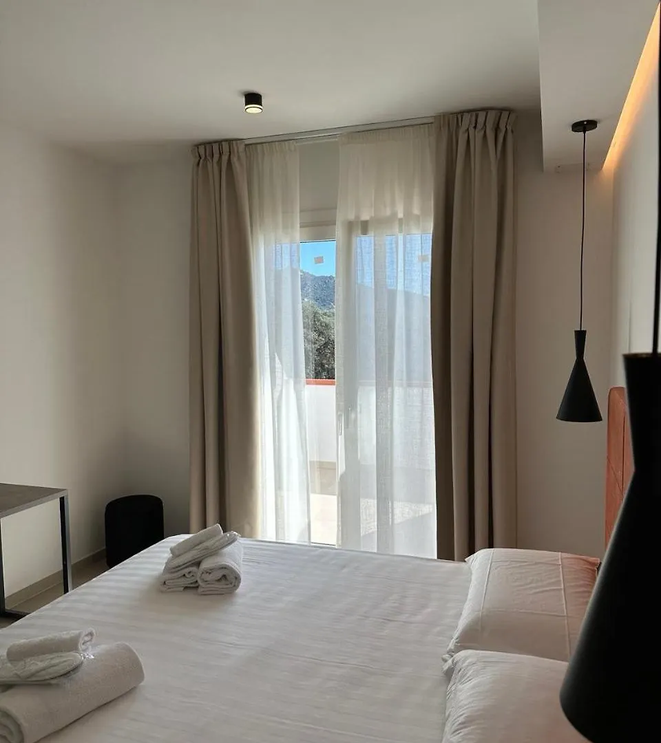 Amani Chic Rooms Olbia 0*,  İtalya