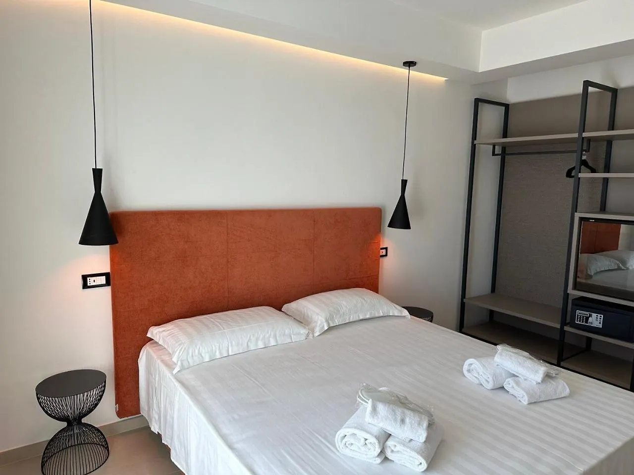 Amani Chic Rooms Olbia 0*,  İtalya